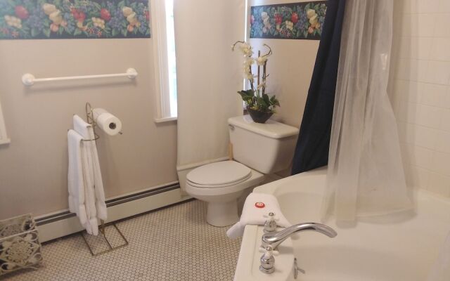 The Carriage House Inn