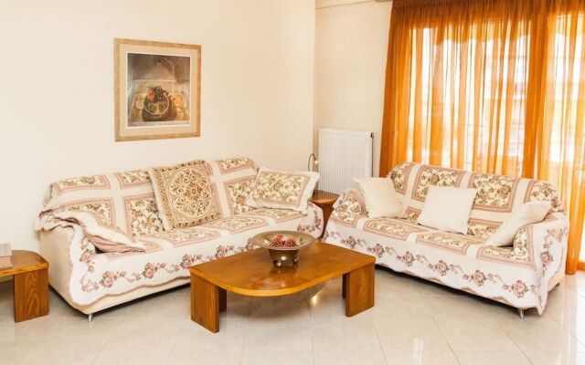 Spacious Apartment in Neos Kosmos