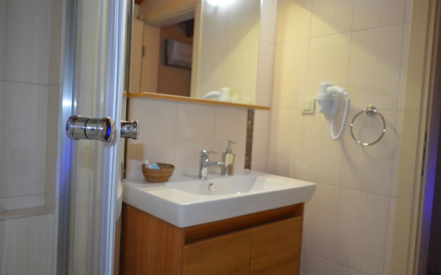 Ada Palas Otel