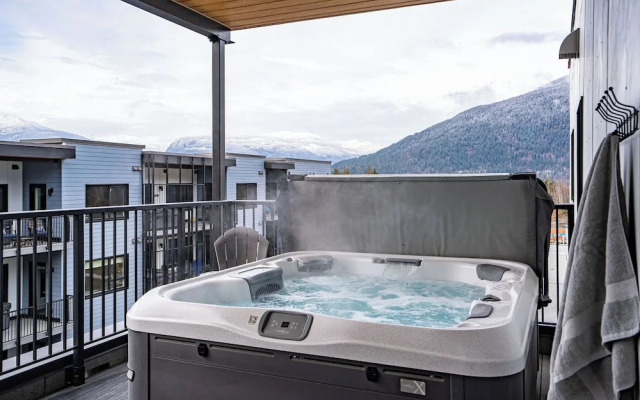 Alpine Retreat by Revelstoke Vacations