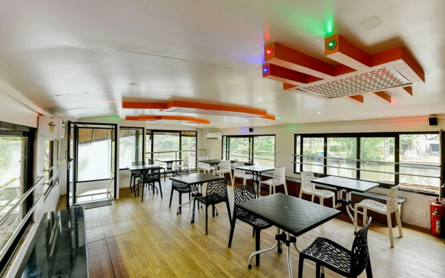 OYO 23482 Sht Symphony Premium Sharing Houseboat