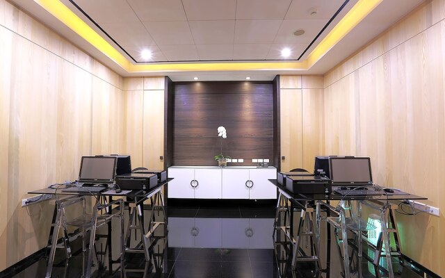 Royal Group Hotel Ho Yi Branch