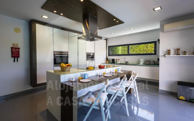 Aqua Villa by Acasadascasas