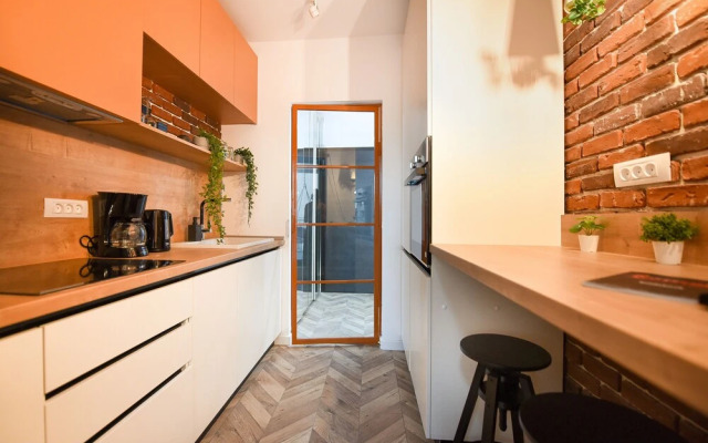 THE BIRD'S STORY. Plaza Residence Studio