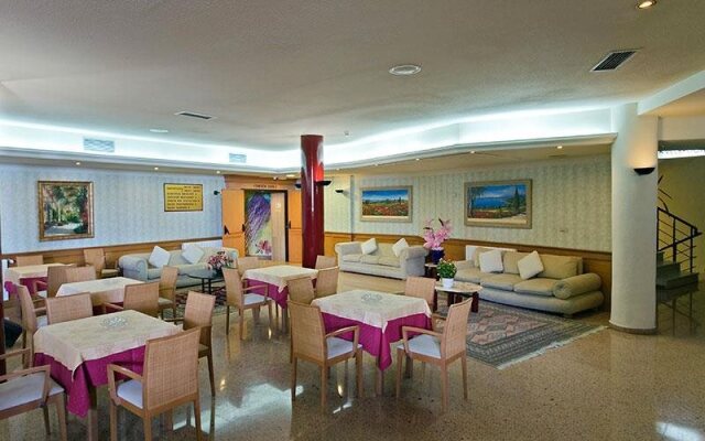 Perla Marina Hotel & Apartamentos