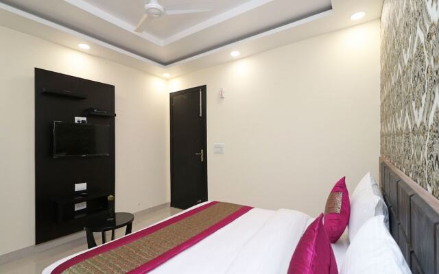 OYO 11611 Royal Palace Inn