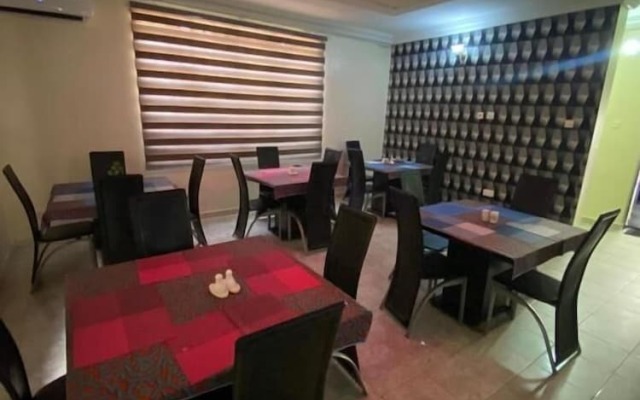 Brain B Hotel and Suites