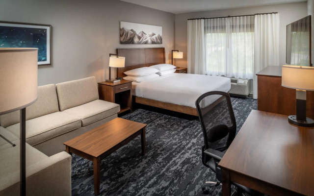 Delta Hotels by Marriott Huntington Mall