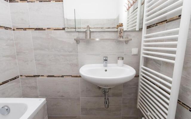 Comfortable romantic 1 bedroom apartment near Augarten