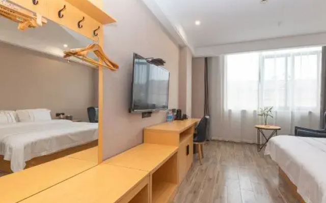 Huayi Hotel