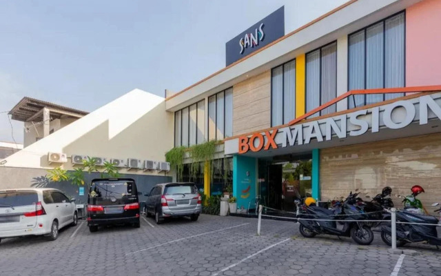 Sans Hotel Box Mansion Surabaya