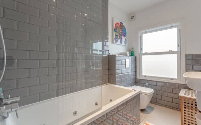 Stylish 2 Bedroom Apartment in London