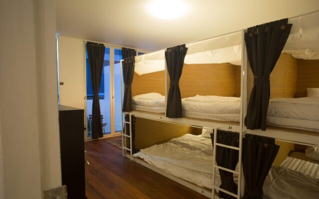 Mistletoe Bakery & Hostel