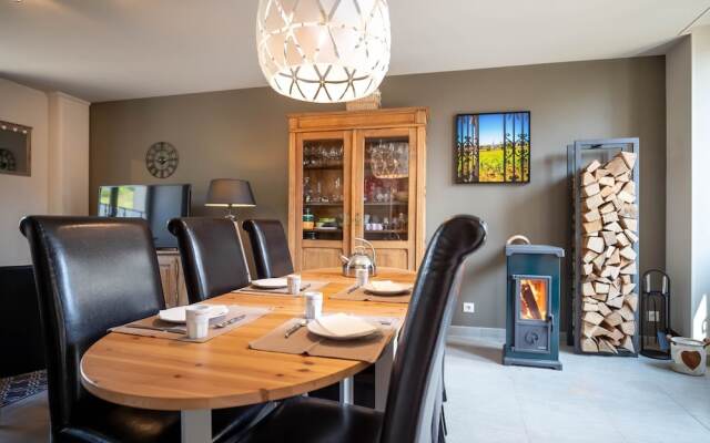 La Maison De La Petite Charriere