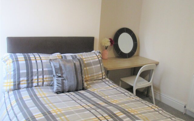 Spacious Apartment Heaton