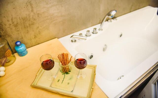 Perfectly located jacuzzi Apt