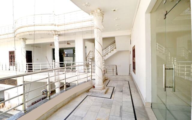 Hotel Pushp Vatika by OYO Rooms