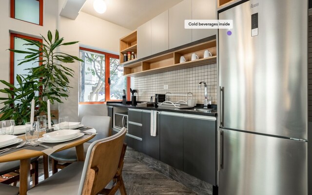 Beautiful New, Modern Condo in La Condesa!
