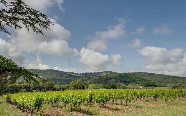 Secluded Holiday Home in Rustrel With Swimming Pool