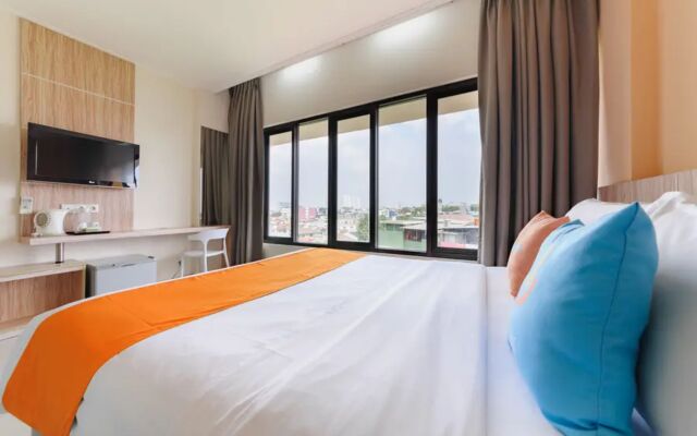 Sans Hotel The Green Bekasi
