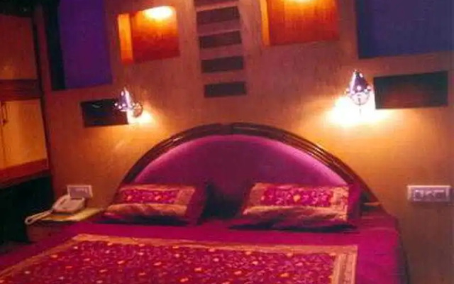 Hotel Karat 87 by OYO Rooms