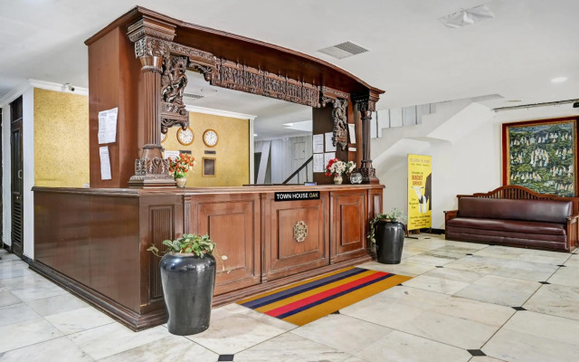 Super OYO Townhouse OAK Hotel Belsons Taj Mahal