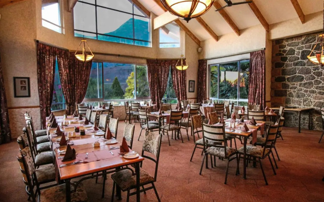 Cathedral Peak Hotel