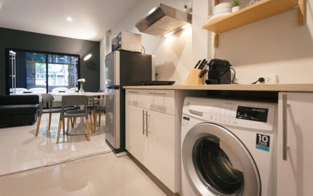 S2 Silom Large room 4-6 guests Full kitchen WIFI