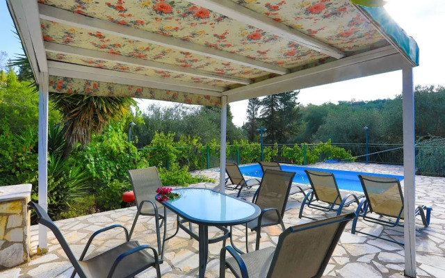 Villa Sevi in Loggos
