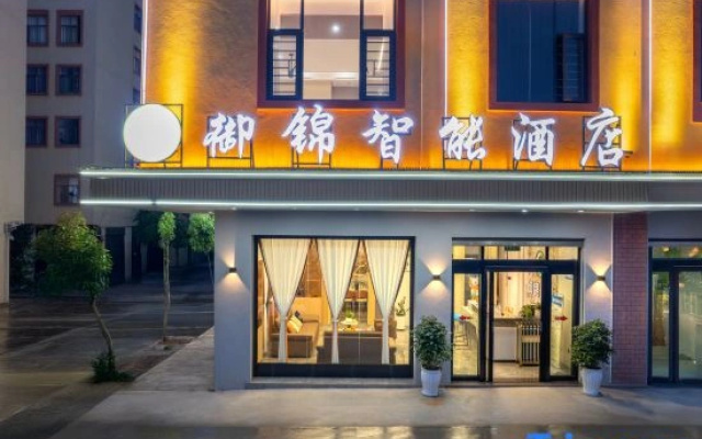 Qujing Yujin Smart Hotel (Qilin High School Branch)