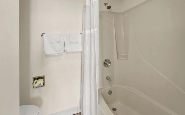 Sedgefield 102 by RedAwning