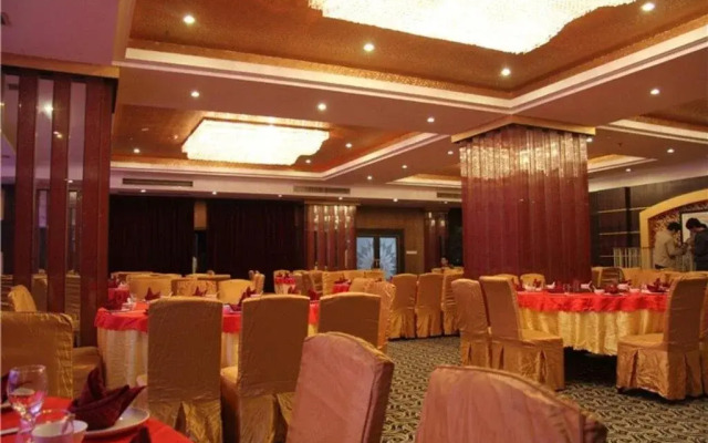 Xinfeng Holiday Hotel