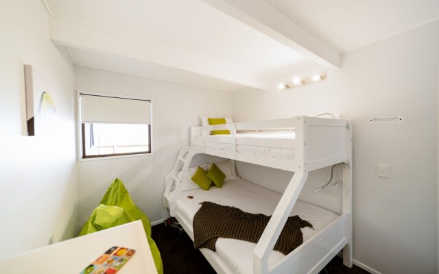 16 guests. Unique, central, mountain & lake views