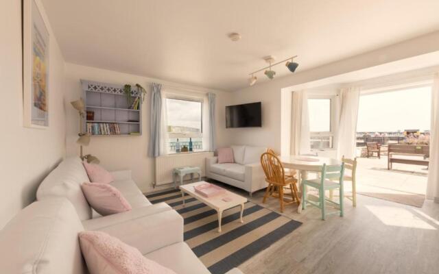 1 Quayside Court
