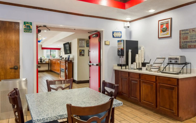Hometown Inn