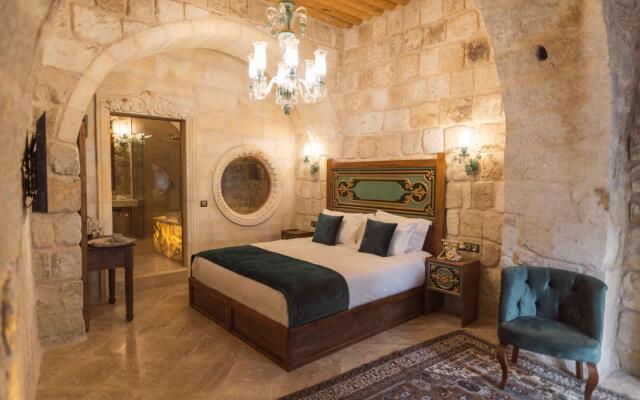 Solo Cave Suites