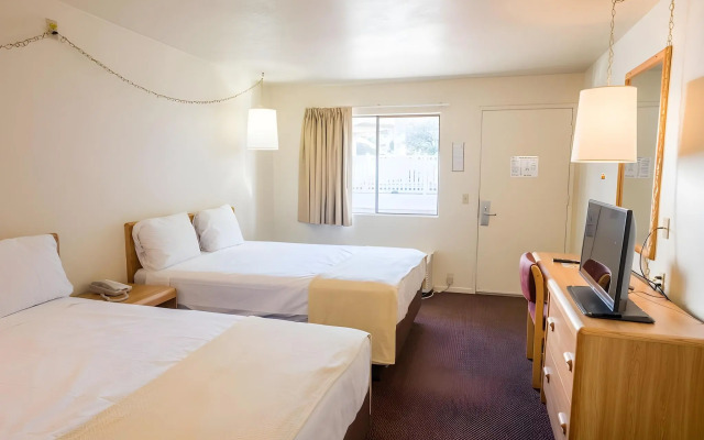 E-Z 8 Motel Old Town