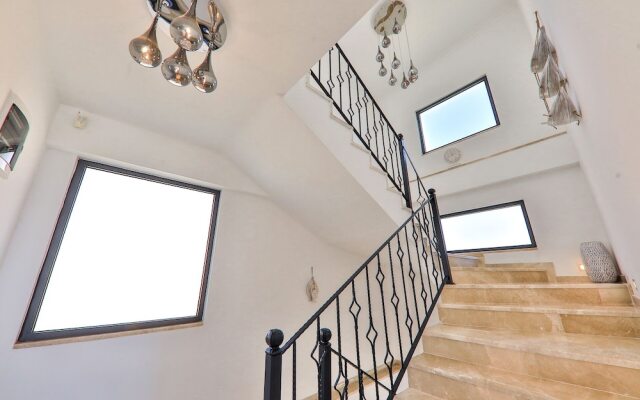 Villa Kajaim Sleeps 8 With Pool