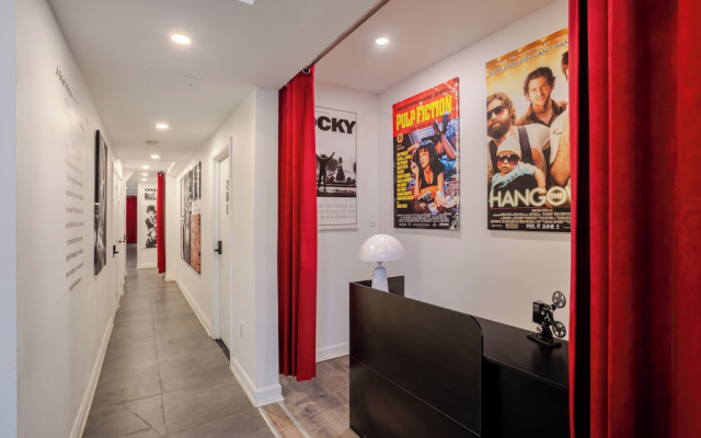 Theatre Hotel by Lodgo