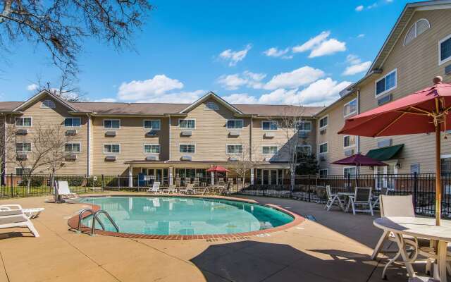 Sleep Inn & Suites Columbus next to Fort Moore