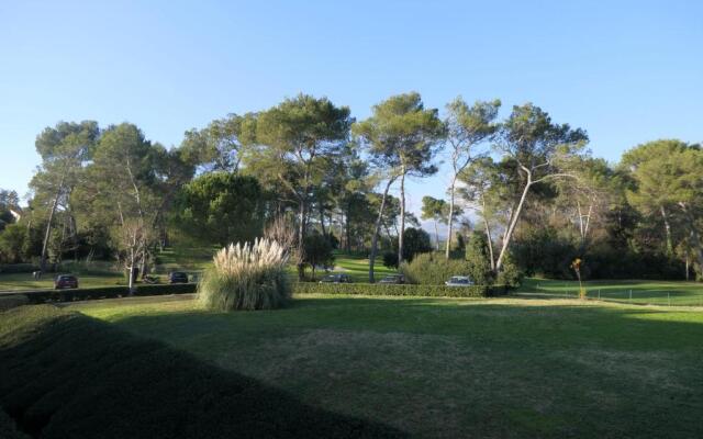 Studio meublé face au golf