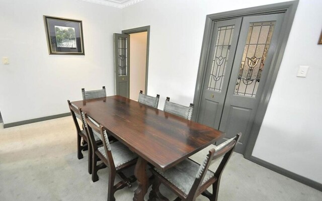 Kingsford 12 Shaw Furnished Apartment