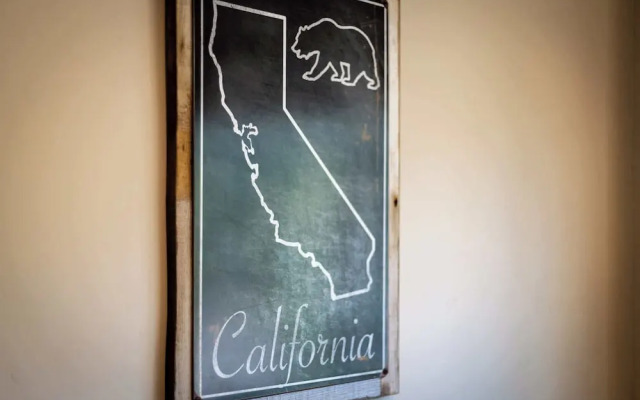 Tahoe Woods Villa - Walk to Beach and Gondola/ Heavenly Ski