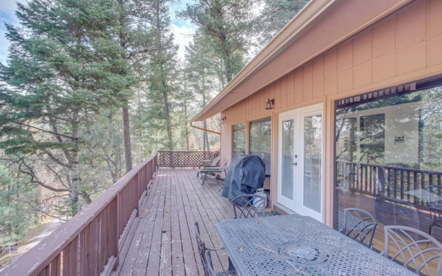 Ruidoso Cabin Retreat w/ Multi-level Deck