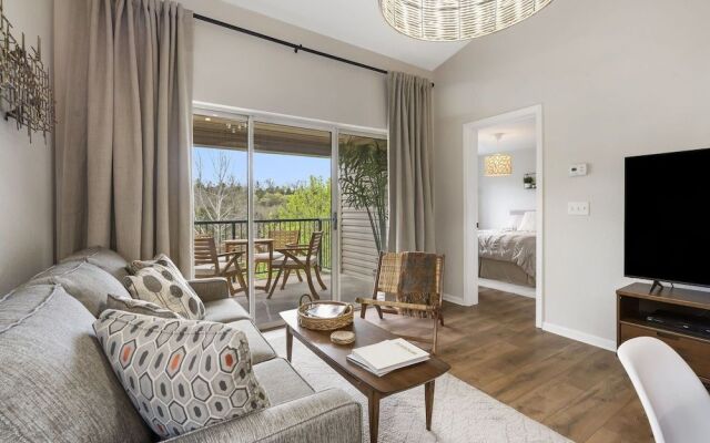 Whiskey's Hillside Retreat -holiday Hills Branson - Golf Resort