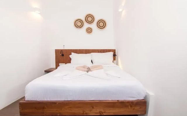 Santorini Luxury Suite w Rooftop Hottub Seaview