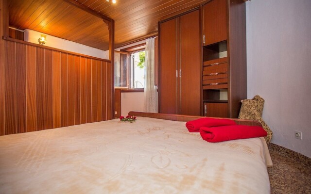 Apartments and rooms Anita