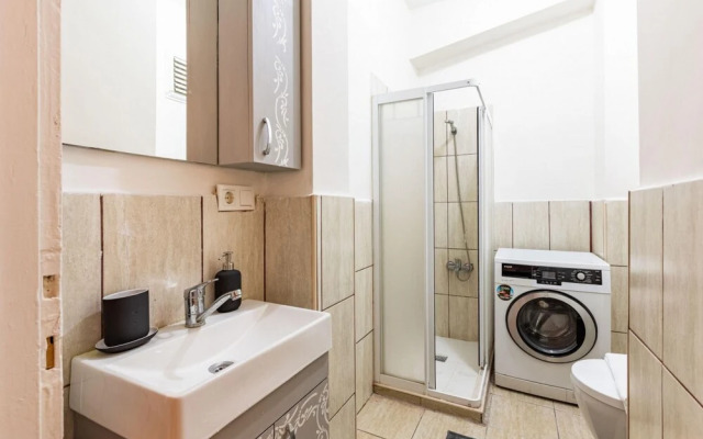 Modern Flat 5-min Walk to Taksim Square in Beyoglu