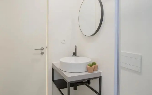 Liiiving in Porto - Luxury Beachfront Apartment VI