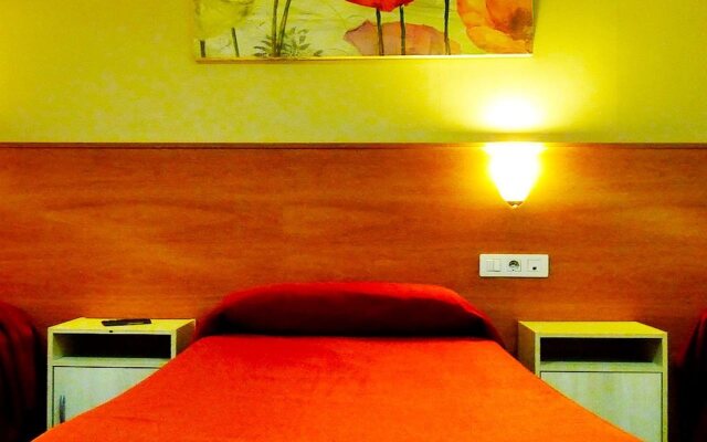 Hostal Drassanes